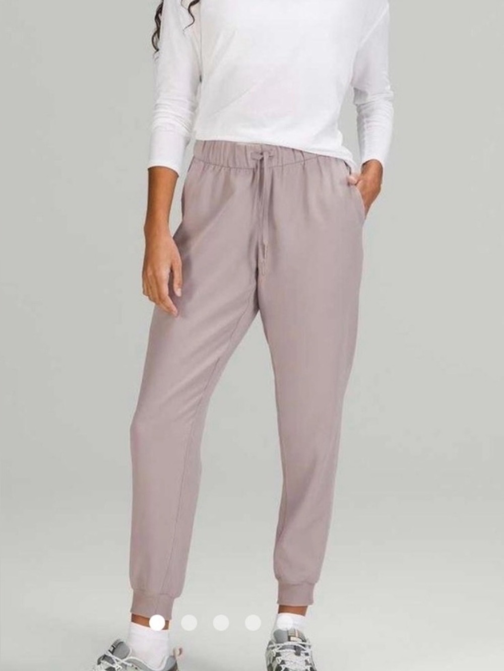 LIKE NEW Women's Lululemon On the Fly Jogger Pants in Mauve